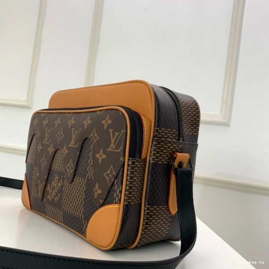 MESSENGER NANO AMAZONE LOUIS VUITTON 0812